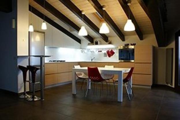 What is the difference between direct and indirect light?